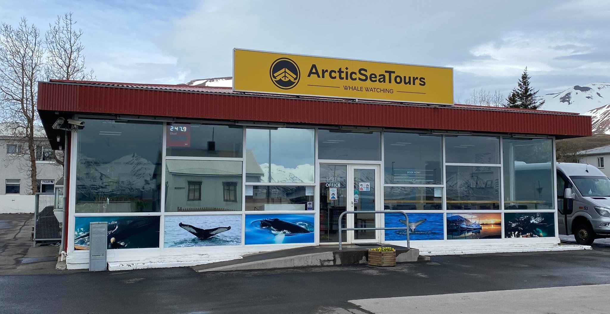 Arctic Sea Tours ticket office